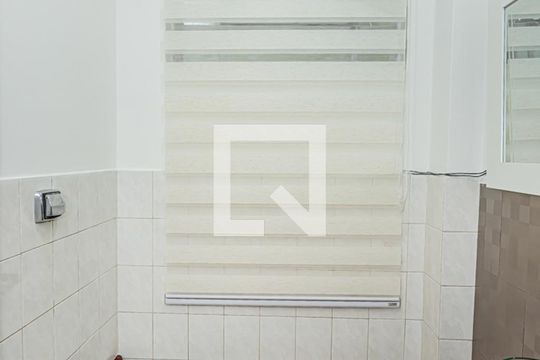 Lavabo de casa para alugar com 3 quartos, 200m² em Jardim Pinheiros, São Paulo