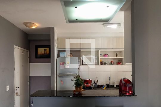 Cozinha de apartamento à venda com 3 quartos, 80m² em Jardim Tupanci, Barueri