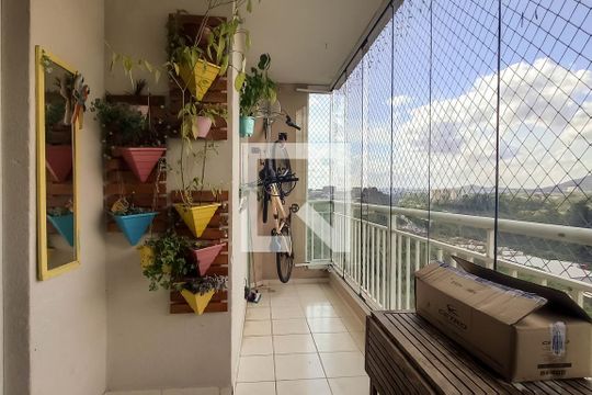 Varanda da sala de apartamento à venda com 3 quartos, 80m² em Jardim Tupanci, Barueri