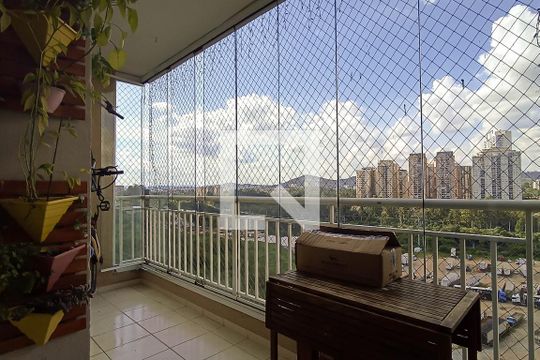Varanda da sala de apartamento à venda com 3 quartos, 80m² em Jardim Tupanci, Barueri