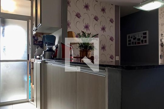 Cozinha de apartamento à venda com 3 quartos, 80m² em Jardim Tupanci, Barueri