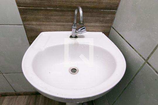 Detalhe banheiro de casa de condomínio para alugar com 1 quarto, 40m² em Vila Brasil, São Paulo