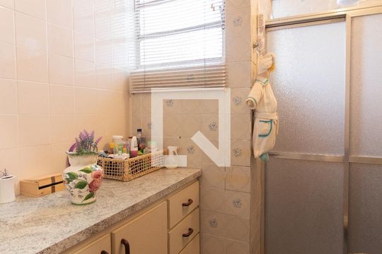 Banheiro de apartamento à venda com 2 quartos, 89m² em Centro Histórico, Porto Alegre