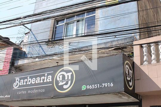 Fachada de casa à venda com 3 quartos, 200m² em Conceição, Diadema