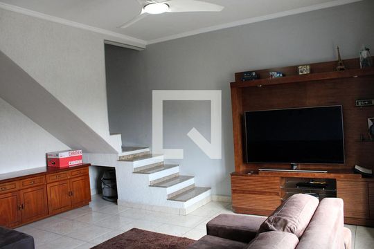 Casa à venda com 3 quartos, 200m² em Conceição, Diadema