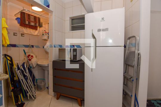 Cozinha de apartamento para alugar com 2 quartos, 66m² em Jardim Las Palmas, Guarujá