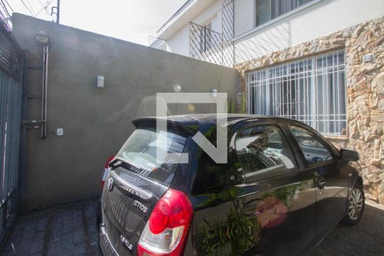 Garagem de casa para alugar com 3 quartos, 140m² em Vila Sao Francisco (zona Sul), São Paulo