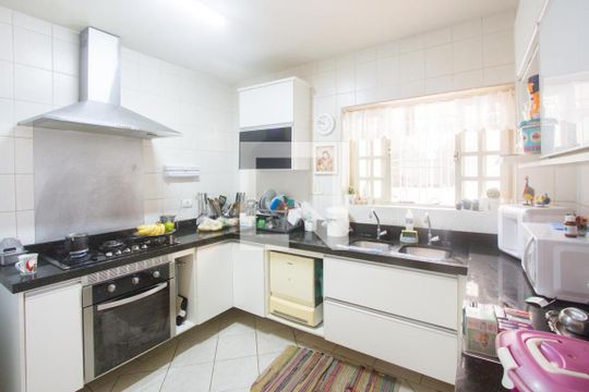 Cozinha de casa para alugar com 3 quartos, 140m² em Vila Sao Francisco (zona Sul), São Paulo