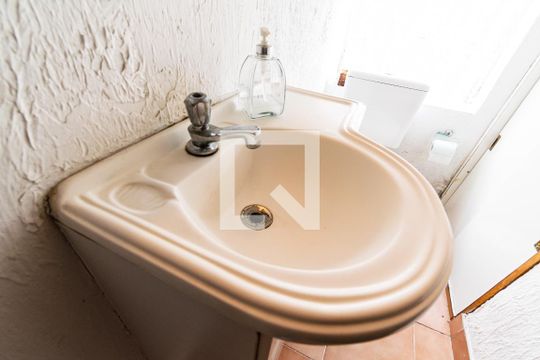 Lavabo de casa à venda com 2 quartos, 60m² em Conjunto Residencial Jardim Canaã, São Paulo