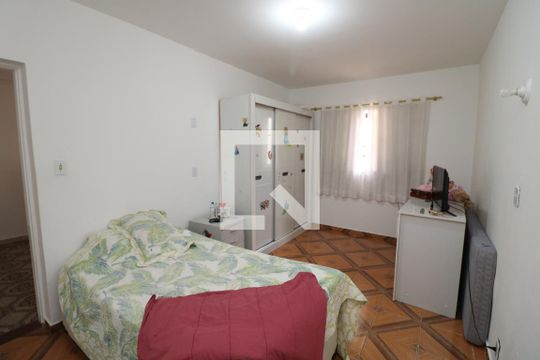 Quarto 1 de casa para alugar com 3 quartos, 250m² em Vila Carmem, São Paulo