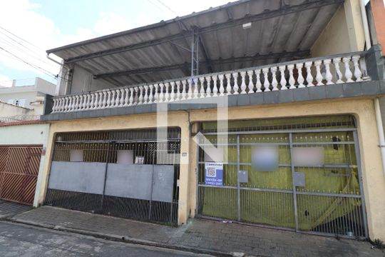 Fachada de casa para alugar com 3 quartos, 250m² em Vila Carmem, São Paulo