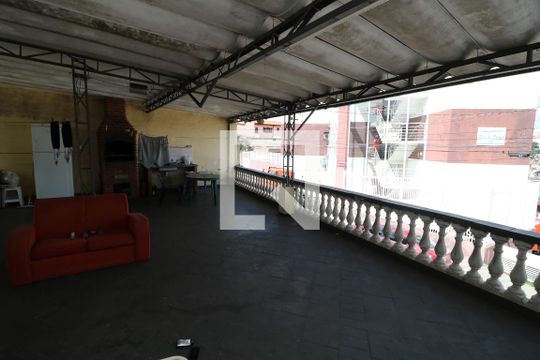 Churrasqueira de casa para alugar com 3 quartos, 250m² em Vila Carmem, São Paulo