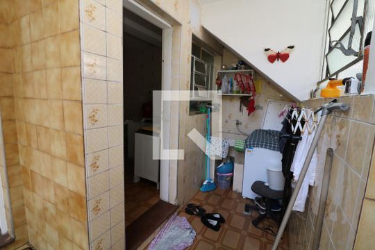 Detalhe da area de serviço de casa para alugar com 3 quartos, 250m² em Vila Carmem, São Paulo