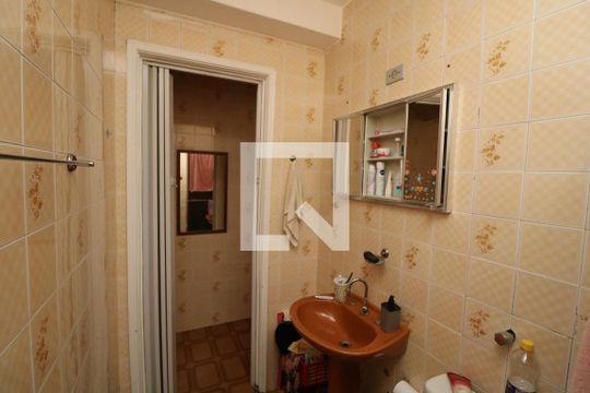 Banheiro 1 de casa para alugar com 3 quartos, 250m² em Vila Carmem, São Paulo