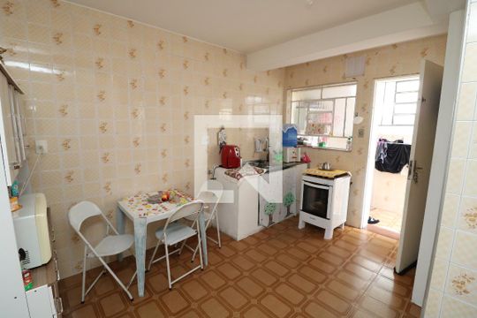 Cozinha de casa para alugar com 3 quartos, 250m² em Vila Carmem, São Paulo