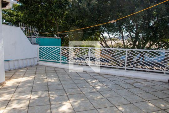 Quintal de casa à venda com 2 quartos, 140m² em Parque Edu Chaves, São Paulo