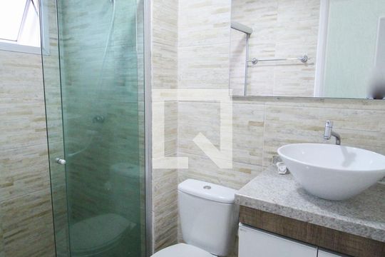 Banheiro de apartamento à venda com 2 quartos, 47m² em Vila Amália (zona Norte), São Paulo
