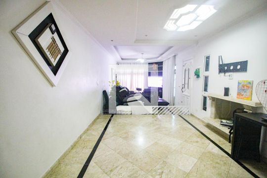 Casa para alugar com 4 quartos, 219m² em Jardim Centenário, São Paulo