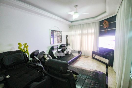 Casa para alugar com 4 quartos, 219m² em Jardim Centenário, São Paulo