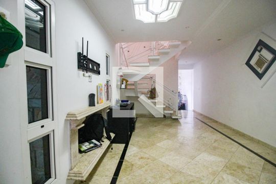 Casa para alugar com 4 quartos, 219m² em Jardim Centenário, São Paulo