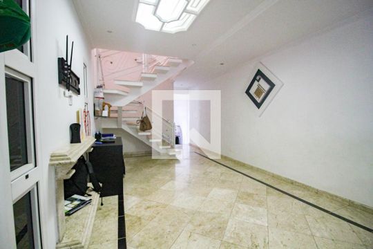 Casa para alugar com 4 quartos, 219m² em Jardim Centenário, São Paulo