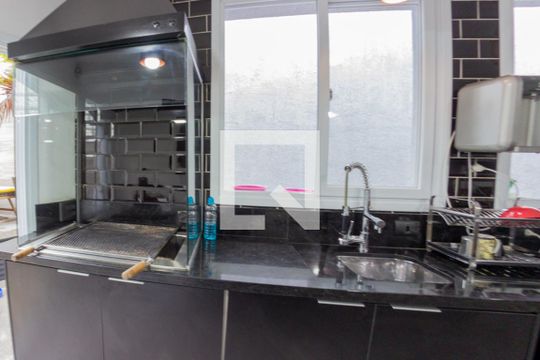 Churrasqueira de casa à venda com 3 quartos, 230m² em Parque São Domingos, São Paulo