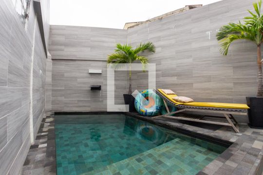 Piscina de casa à venda com 3 quartos, 230m² em Parque São Domingos, São Paulo