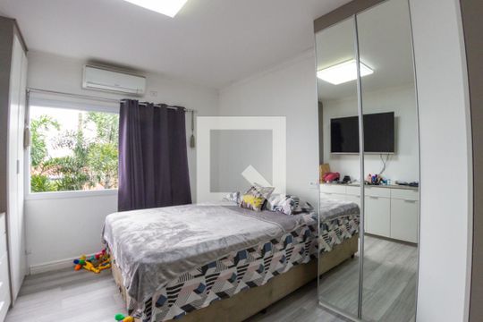 Suíte de casa à venda com 3 quartos, 230m² em Parque São Domingos, São Paulo
