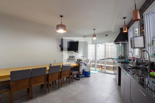 Casa à venda com 3 quartos, 230m² em Parque São Domingos, São Paulo