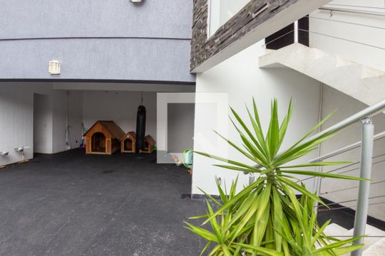 Quintal de casa à venda com 3 quartos, 230m² em Parque São Domingos, São Paulo