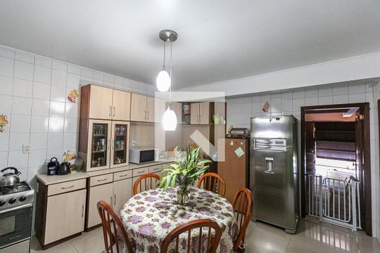 Cozinha de casa à venda com 4 quartos, 341m² em Partenon, Porto Alegre