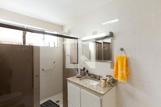 Banheiro de apartamento para alugar com 2 quartos, 76m² em Vila Nova Conceição, São Paulo