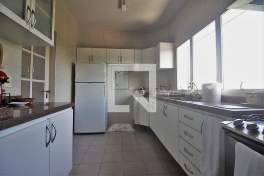 Cozinha de apartamento à venda com 3 quartos, 206m² em Vila Suzana, São Paulo
