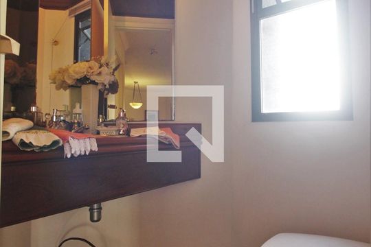 Lavabo de apartamento à venda com 3 quartos, 206m² em Vila Suzana, São Paulo