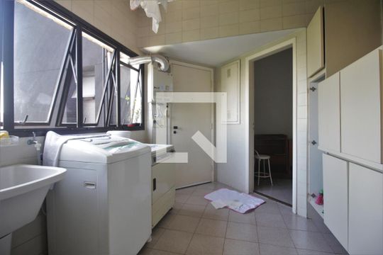 Área de serviço de apartamento à venda com 3 quartos, 206m² em Vila Suzana, São Paulo