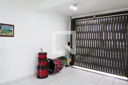 Garagem de casa à venda com 3 quartos, 216m² em Vila Invernada, São Paulo