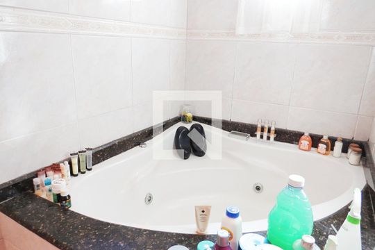 Banheira de Hidromassagem de casa à venda com 3 quartos, 216m² em Vila Invernada, São Paulo