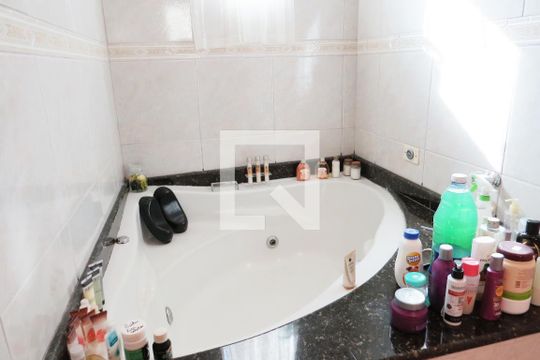 Banheira de Hidromassagem de casa à venda com 3 quartos, 216m² em Vila Invernada, São Paulo