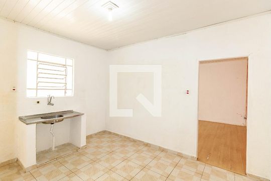 Cozinha de casa para alugar com 1 quarto, 70m² em Vila Antonieta, São Paulo
