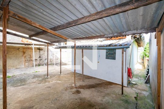 Quintal de casa para alugar com 1 quarto, 70m² em Vila Antonieta, São Paulo