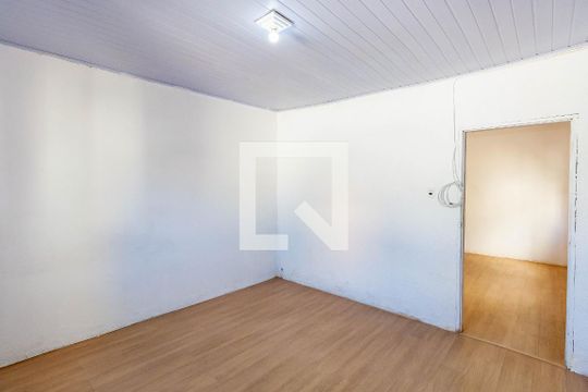 Quarto de casa para alugar com 1 quarto, 70m² em Vila Antonieta, São Paulo
