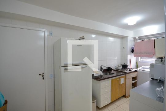 Cozinha de apartamento à venda com 2 quartos, 52m² em Parque Fongaro, São Paulo