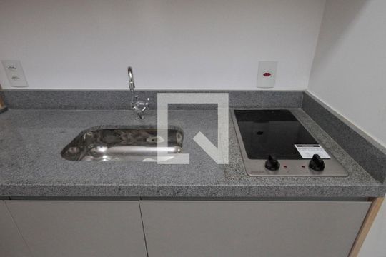 Cozinha de kitnet/studio para alugar com 1 quarto, 29m² em República, São Paulo