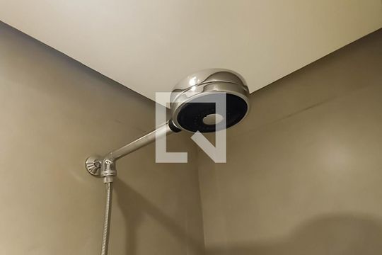 Banheiro social - Chuveiro de apartamento à venda com 1 quarto, 35m² em Alphaville Industrial, Barueri