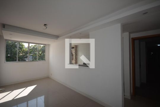 Sala de apartamento à venda com 2 quartos, 45m² em Parada de Lucas, Rio de Janeiro