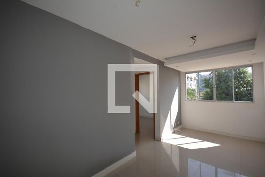Sala de apartamento à venda com 2 quartos, 45m² em Parada de Lucas, Rio de Janeiro