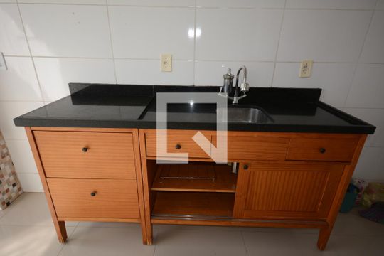Cozinha de apartamento à venda com 2 quartos, 45m² em Parada de Lucas, Rio de Janeiro