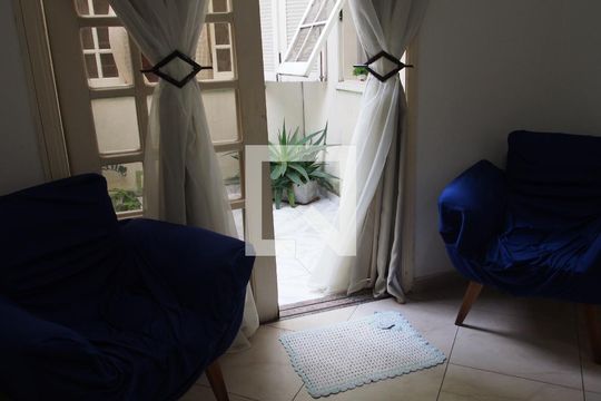 Sala de TV de casa à venda com 5 quartos, 488m² em Jardim Quintas das Videiras, Jundiaí