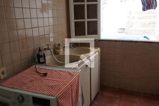 Lavanderia de casa à venda com 5 quartos, 488m² em Jardim Quintas das Videiras, Jundiaí
