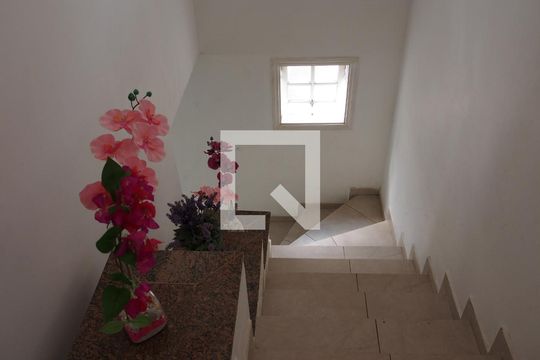 Escada de casa à venda com 5 quartos, 488m² em Jardim Quintas das Videiras, Jundiaí